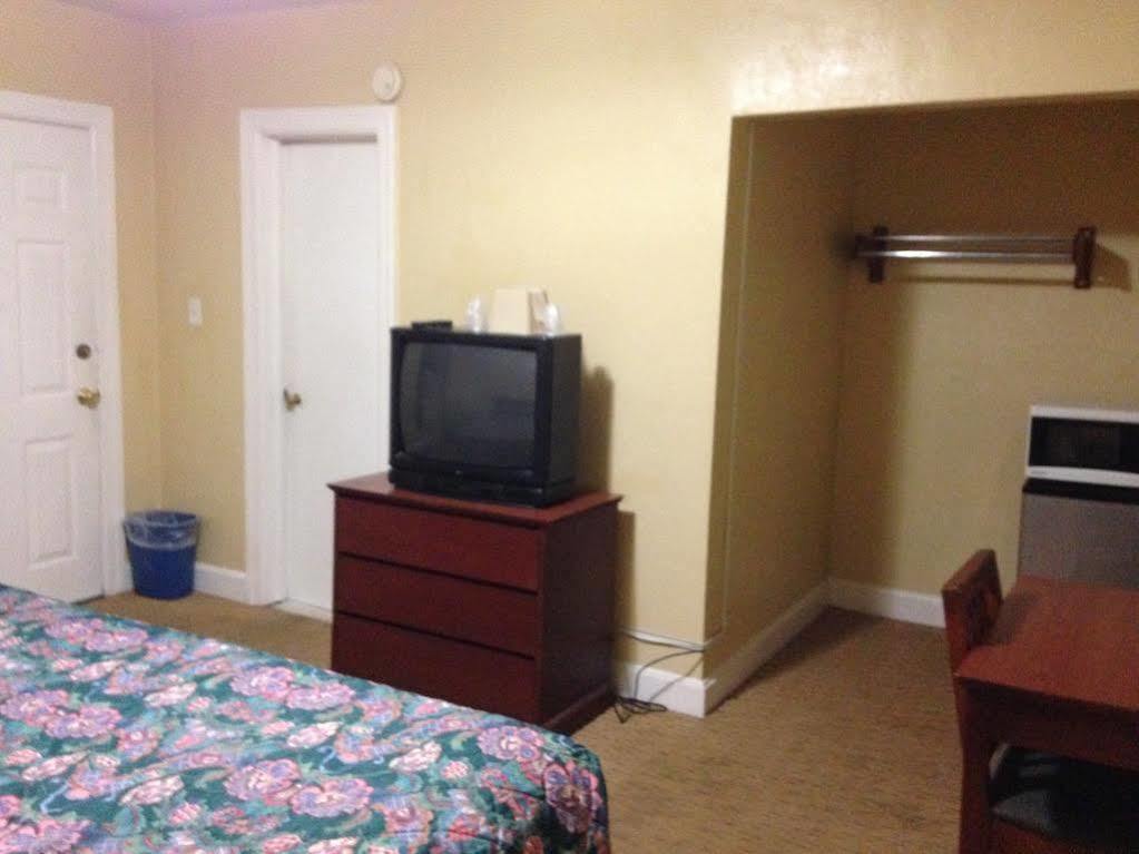 Motel Ole English