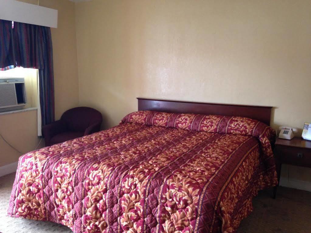 Ole English Motel 2*